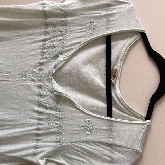 Light mint green tee - Picture 3 of 4